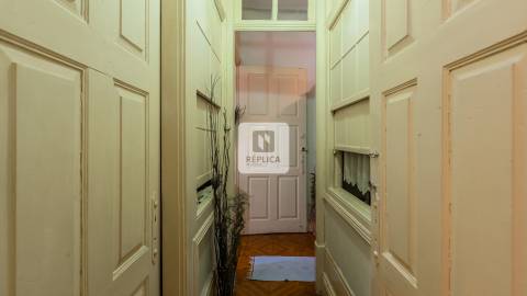 Apartamento T3 com varanda na Ribeira do Porto