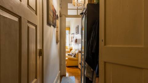 Apartamento T3 com varanda na Ribeira do Porto