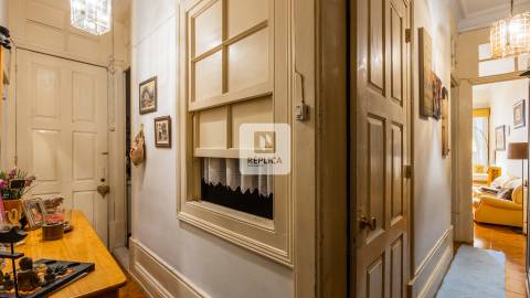 Apartamento T3 com varanda na Ribeira do Porto