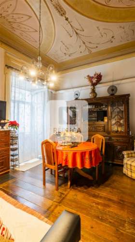 Apartamento T3 com varanda na Ribeira do Porto