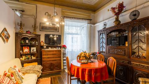 Apartamento T3 com varanda na Ribeira do Porto