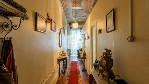 Apartamento T3 com varanda na Ribeira do Porto