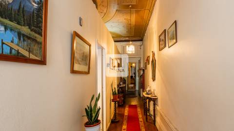 Apartamento T3 com varanda na Ribeira do Porto