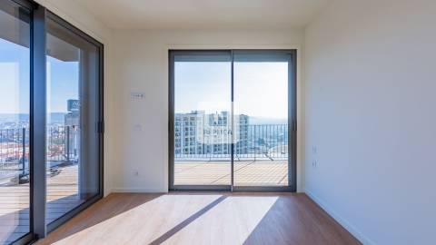 Penthouse T1 - Terraço de 39,50m2 panorâmico com cobertura.