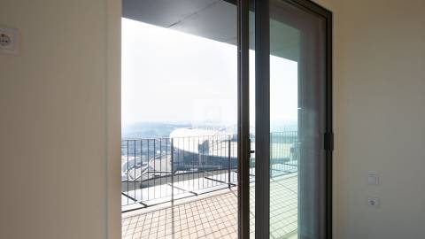 Penthouse T1 - Terraço de 39,50m2 panorâmico com cobertura.