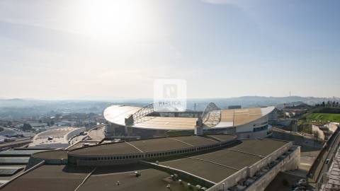 Penthouse T1 - Terraço de 39,50m2 panorâmico com cobertura.