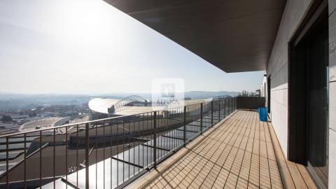 Penthouse T1 - Terraço de 39,50m2 panorâmico com cobertura.