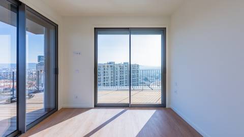 Penthouse T1 - Terraço de 39,50m2 panorâmico com cobertura.