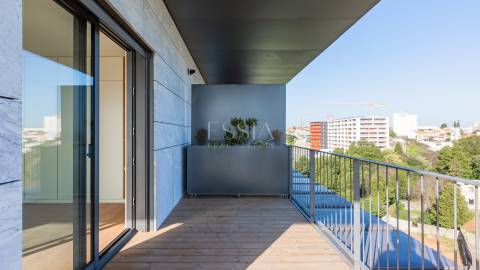 Penthouse T1 - Terraço de 39,50m2 panorâmico com cobertura.