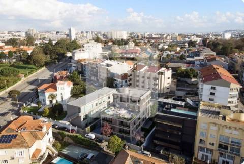 Apartamento T3 com varanda próximo Av. da Boavista no Porto