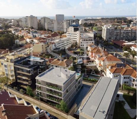 Apartamento T3 com varanda próximo Av. da Boavista no Porto