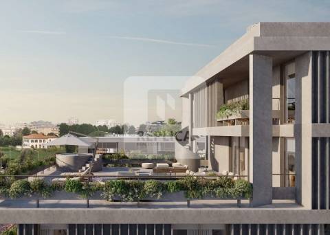 Apartamento T3 com jardim próximo Av. da Boavista no Porto