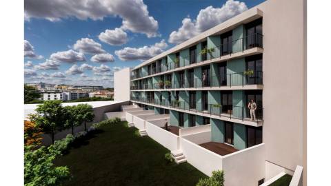 Apartamento T0 com Varanda e Lugar de Garagem