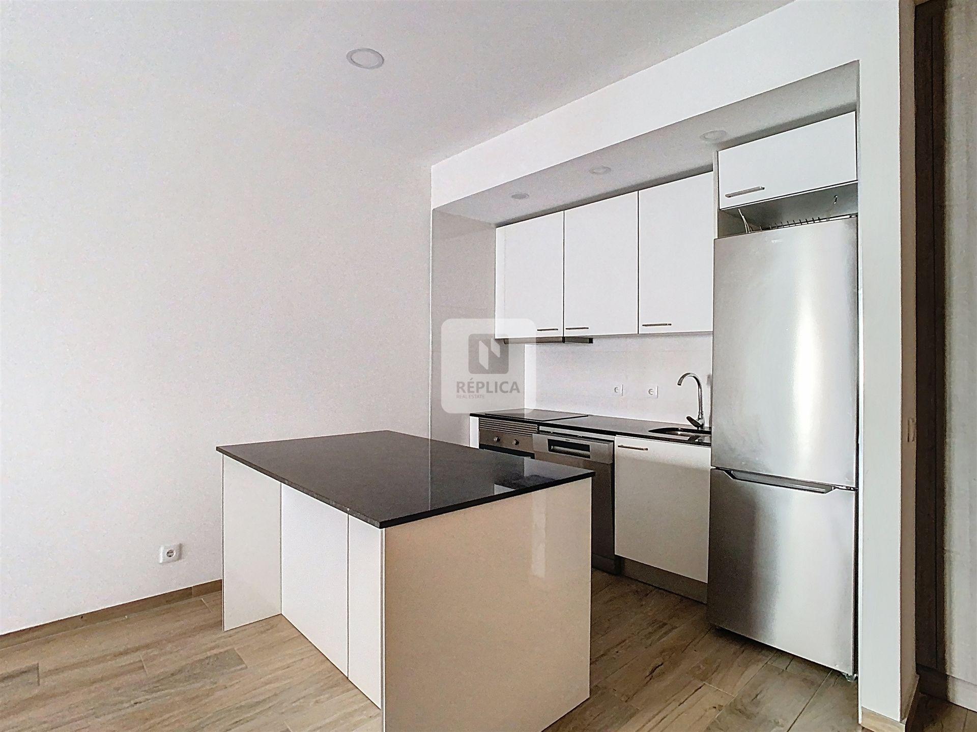 Apartamento T1 Totalmente Remodelado - Rua de Pinto Bessa, Porto