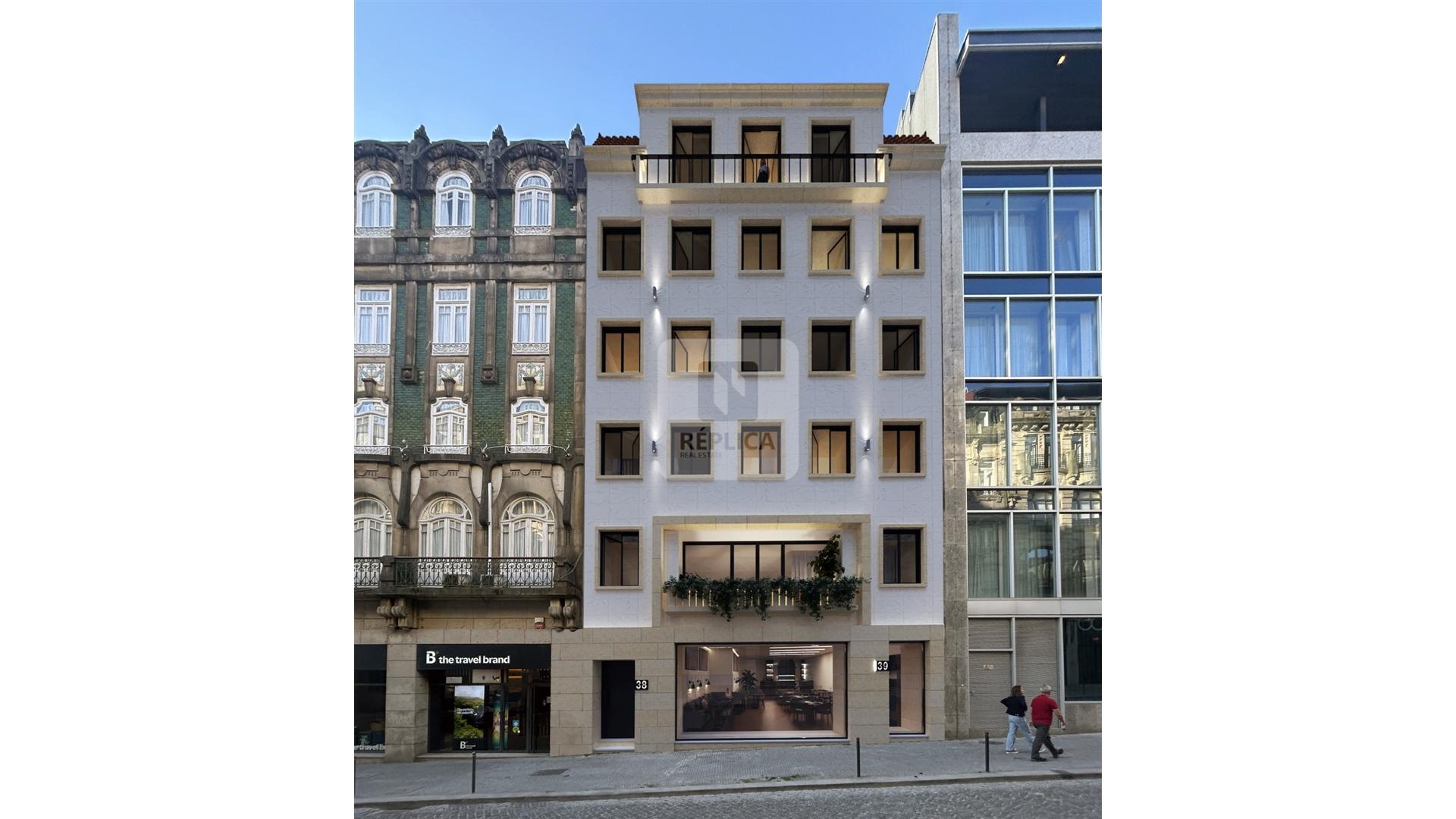 Espaço Comercial Novo na Baixa do Porto &#124; 241 m²