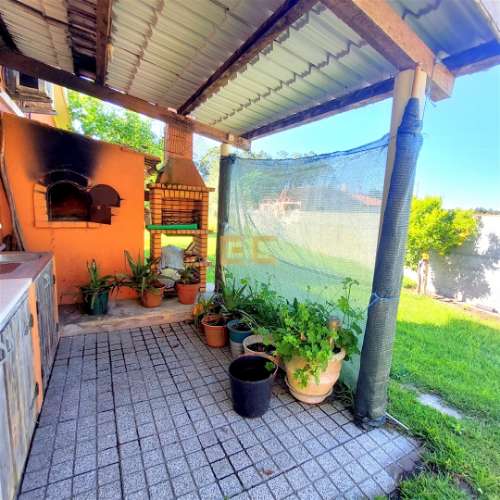 Moradia a 10 minutos da praia, com grande jardim!