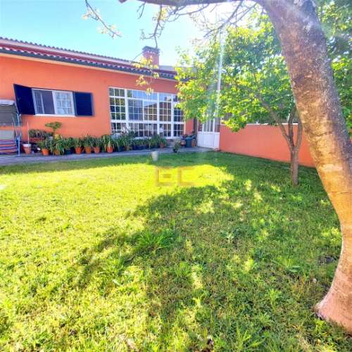 Moradia a 10 minutos da praia, com grande jardim!