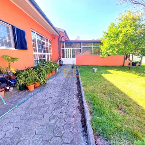 Moradia a 10 minutos da praia, com grande jardim!