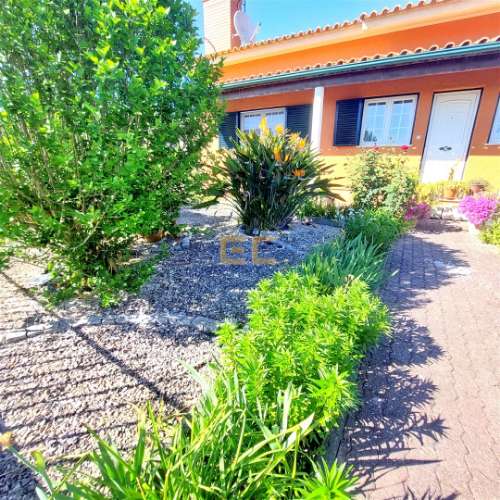 Moradia a 10 minutos da praia, com grande jardim!