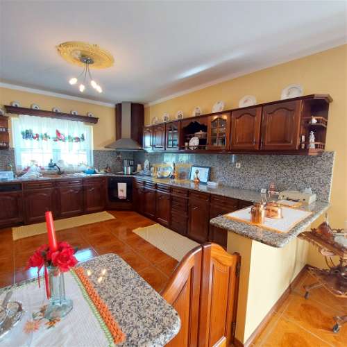 Moradia a 10 minutos da praia, com grande jardim!