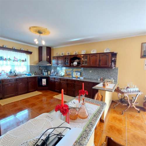 Moradia a 10 minutos da praia, com grande jardim!