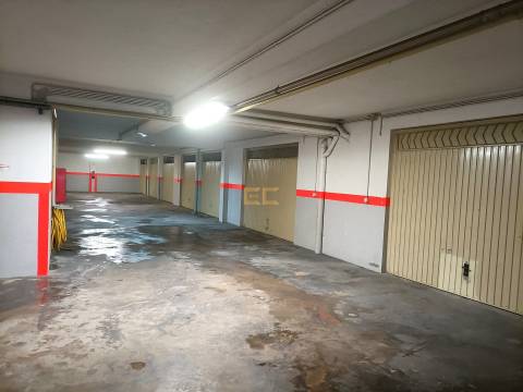 Garagem no Alto do Forno!