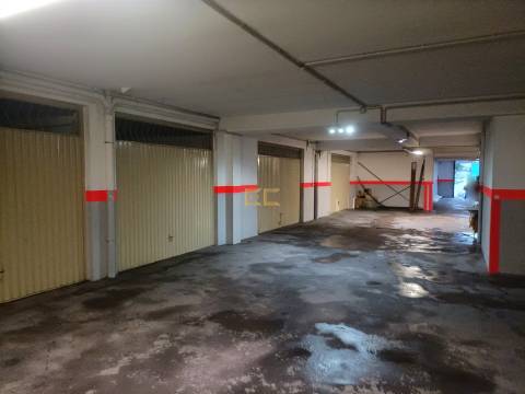 Garagem no Alto do Forno!