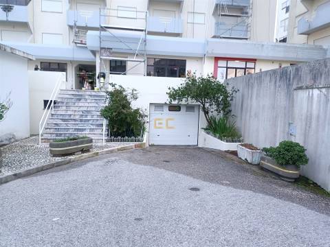 Garagem no Alto do Forno!