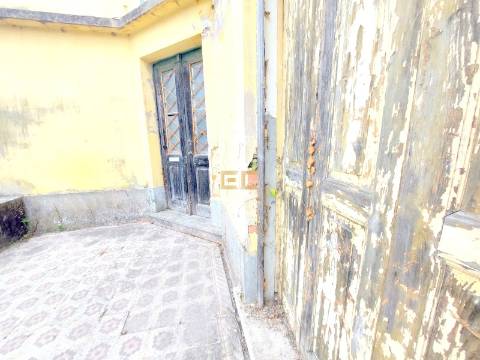 Moradia com terreno, em Seiça!