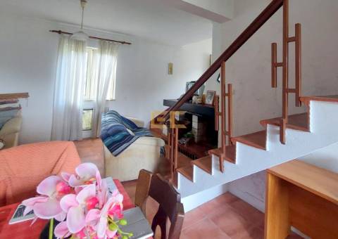 Moradia com terreno, em Seiça!