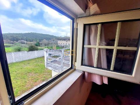 Moradia com terreno, em Seiça!