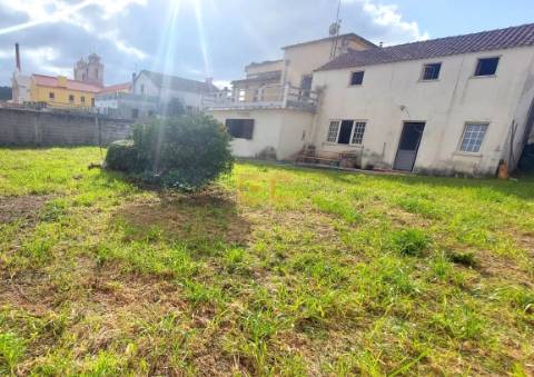 Moradia com terreno, em Seiça!