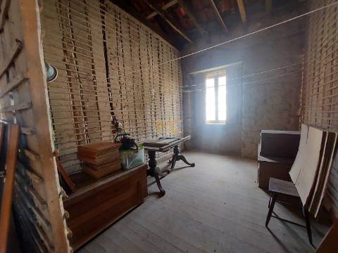 Moradia com terreno, em Seiça!