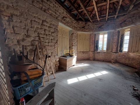 Moradia com terreno, em Seiça!