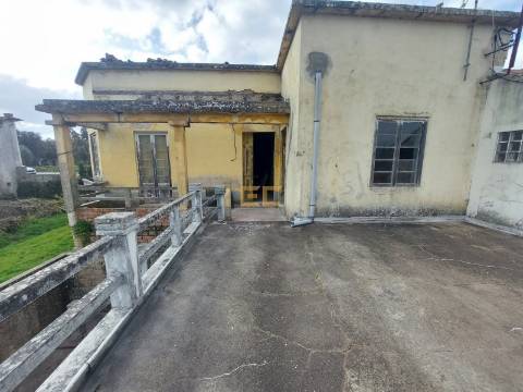 Moradia com terreno, em Seiça!