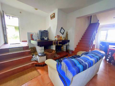 Moradia com terreno, em Seiça!