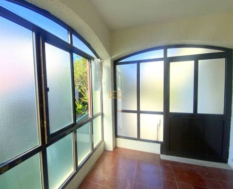 Moradia T6 com jardim, terreno e garagem, para venda na Figueira da Foz- Buarcos!