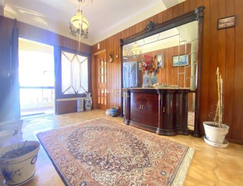 Moradia T6 com jardim, terreno e garagem, para venda na Figueira da Foz- Buarcos!