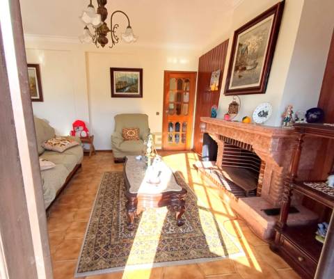 Moradia T6 com jardim, terreno e garagem, para venda na Figueira da Foz- Buarcos!