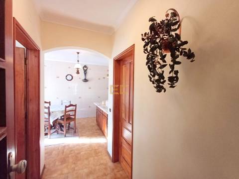 Moradia T6 com jardim, terreno e garagem, para venda na Figueira da Foz- Buarcos!