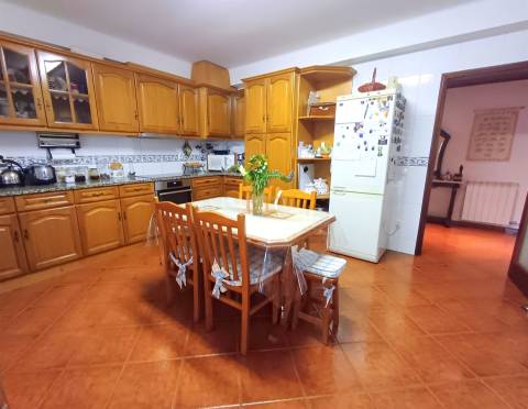 Moradia T5 com jardim e garagem, para venda na Figueira da Foz- Tavarede!