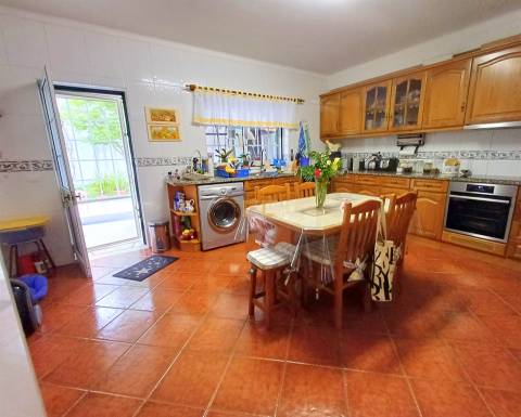 Moradia T5 com jardim e garagem, para venda na Figueira da Foz- Tavarede!