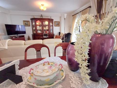 Moradia T5 com jardim e garagem, para venda na Figueira da Foz- Tavarede!