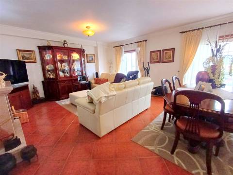 Moradia T5 com jardim e garagem, para venda na Figueira da Foz- Tavarede!