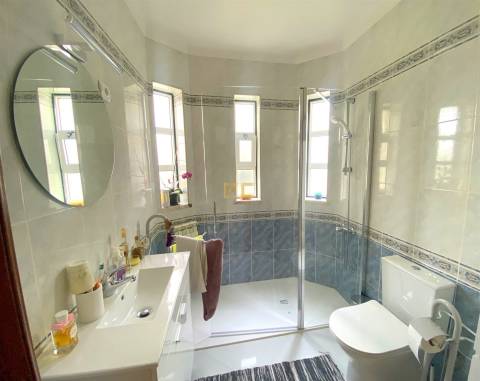 Moradia T5 com jardim e garagem, para venda na Figueira da Foz- Tavarede!