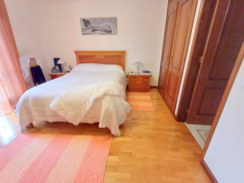 Moradia T5 com jardim e garagem, para venda na Figueira da Foz- Tavarede!