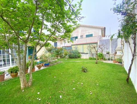 Moradia T5 com jardim e garagem, para venda na Figueira da Foz- Tavarede!