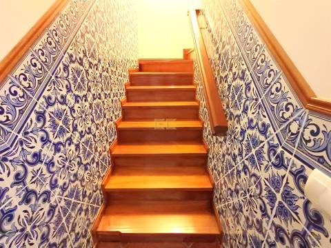 Moradia T5 com jardim e garagem, para venda na Figueira da Foz- Tavarede!