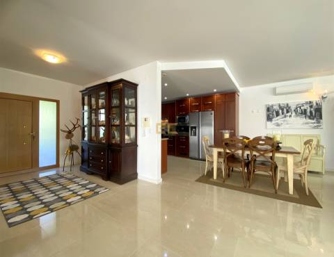 Moradia T5 com piscina, para venda na Figueira da Foz-  Buarcos!