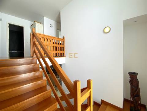 Moradia T5 com piscina, para venda na Figueira da Foz-  Buarcos!